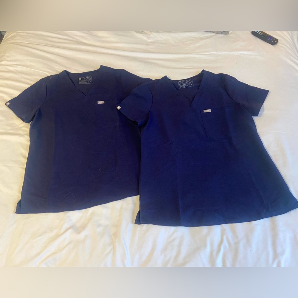 Catarina one pocket scrub top size small